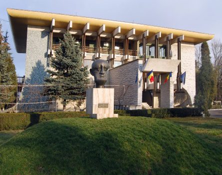 Centrul-de-Cultura-George-Apostu